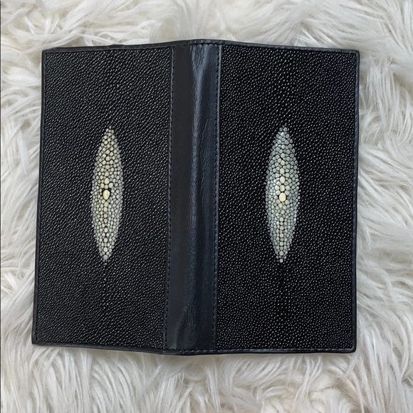 NWT- Genuine Stingray Checkbook Cover/Wallet - Picture 4 of 4